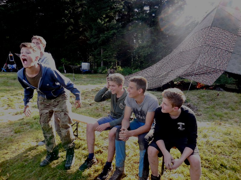 DSCN1150.JPG - Hüpfer wehrt sich aber dagegen