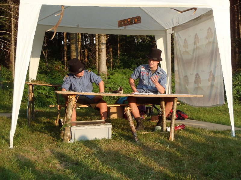 P7101079.JPG - Das Kapitol erklärt das Lagerspiel